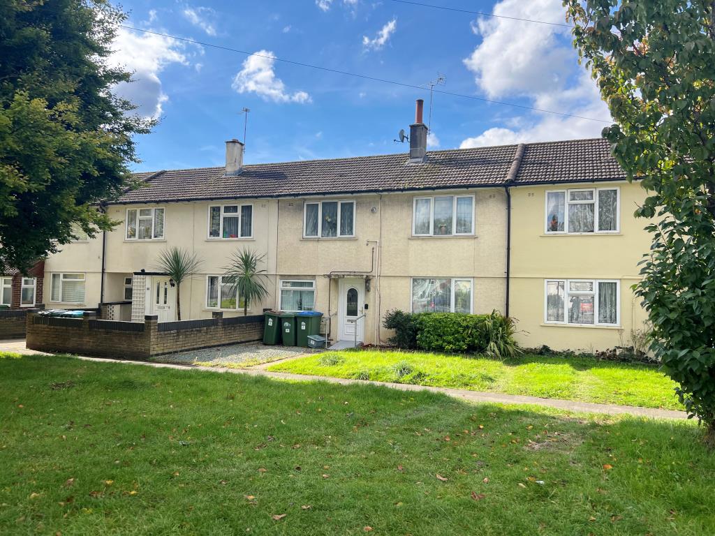 Lot: 133 - THREE-BEDROOM HOUSE FOR IMPROVEMENT - Photo from roadside of 61 Colne Avenue